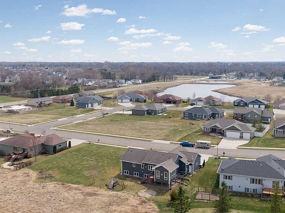 3rd image of 340 Stoneridge Ln NE