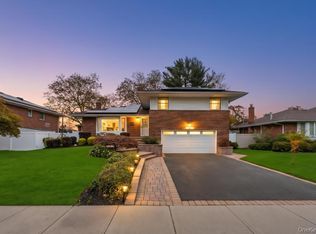 24 Glenwood Rd, Plainview, NY 11803