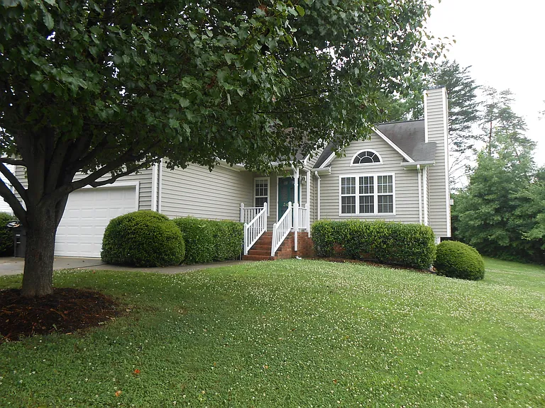 3404 Crimson Wood Dr — Photo 3