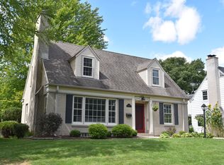 2427 N 94th St, Wauwatosa, WI 53226