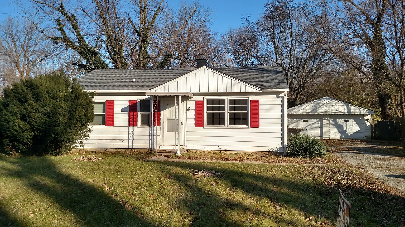 3221 N Priscilla Ave photo 1