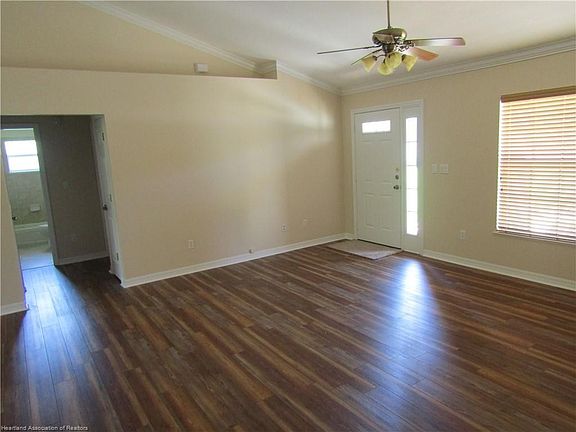 5th image of 968 Aleutian St NE