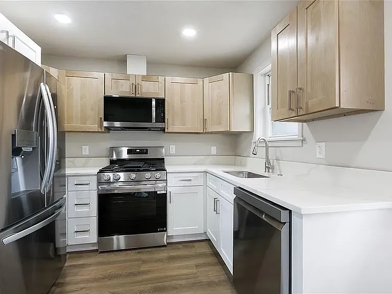 220 Grove Ave — Photo 11