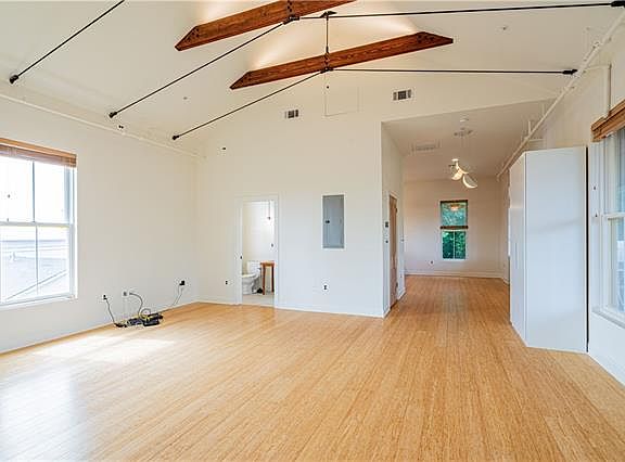 4th image of 4524 N Robertson St
