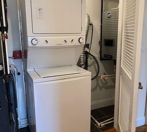 5th image of 95 N Walnut St APT 105