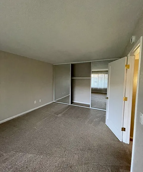 1665 Russell Ave — Photo 13