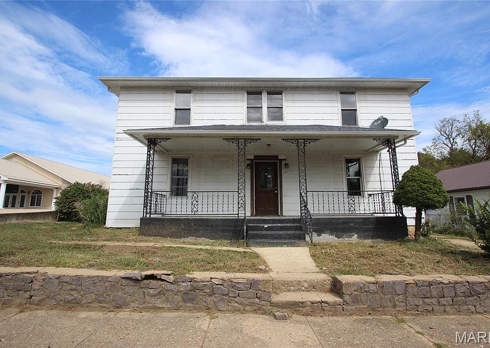 1st image of 205 E 2nd St