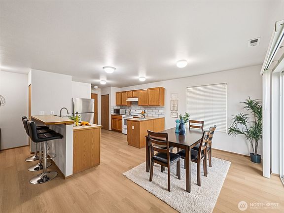 3rd image of 23712 SE 243rd Place