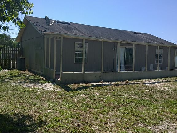 3rd image of 1754 Catalina Blvd