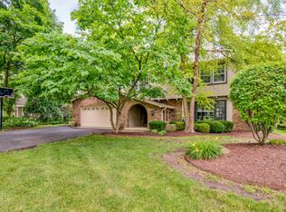 2S461 Seneca Dr, Wheaton, IL 60189