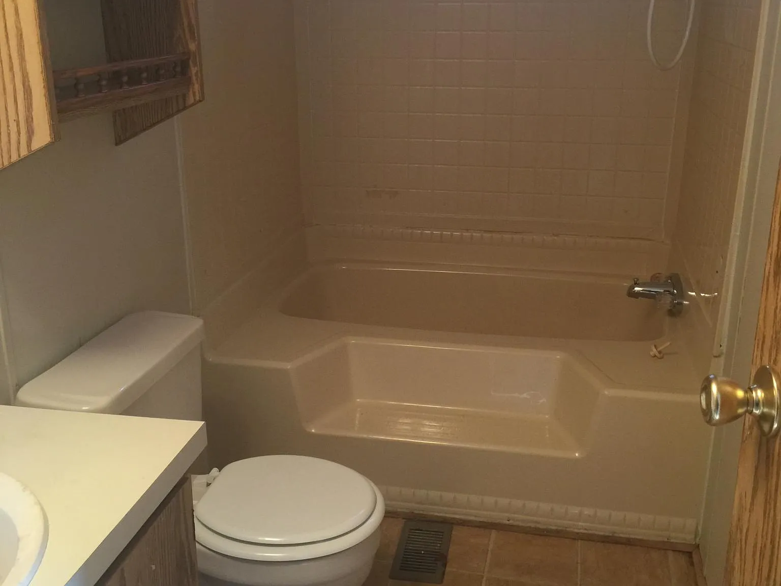 3 bed, 960 sqft, $1,300 — Photo 4