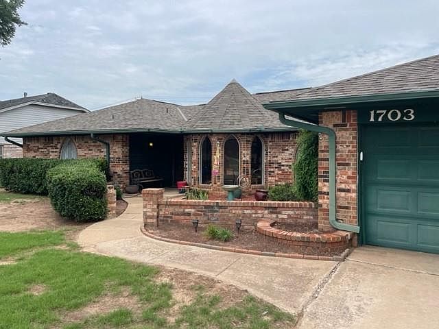 1st image of 1703 Northcrest Dr