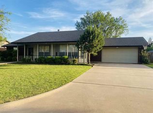212 Crestview Dr, Elgin, OK 73538