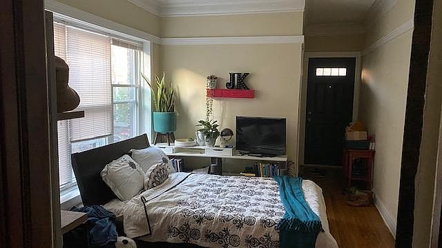 2nd image of 1046 W Bryn Mawr Ave #3