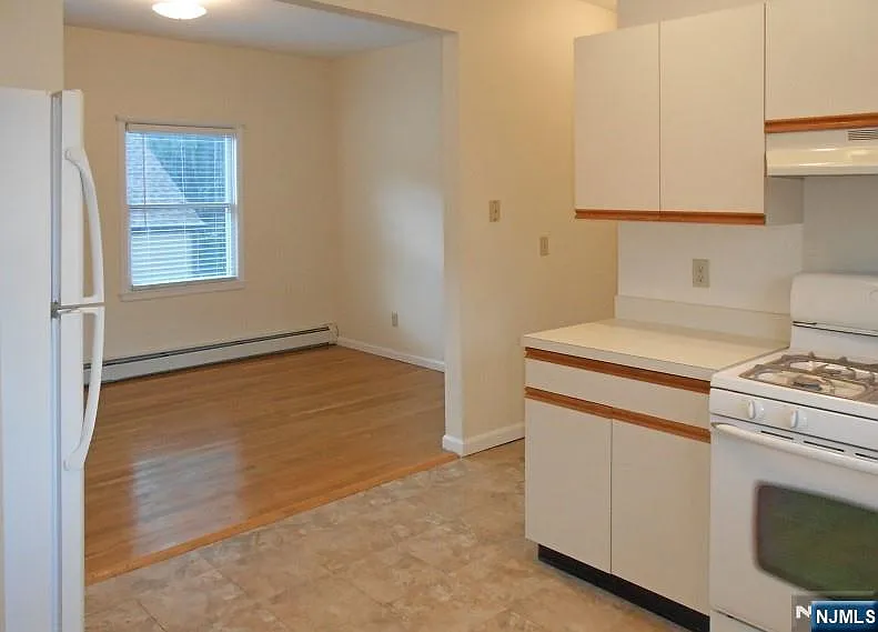 2 bed, 1.0 bath, $2,700 — Photo 4