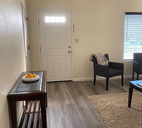3rd image of 560 Empire Dr