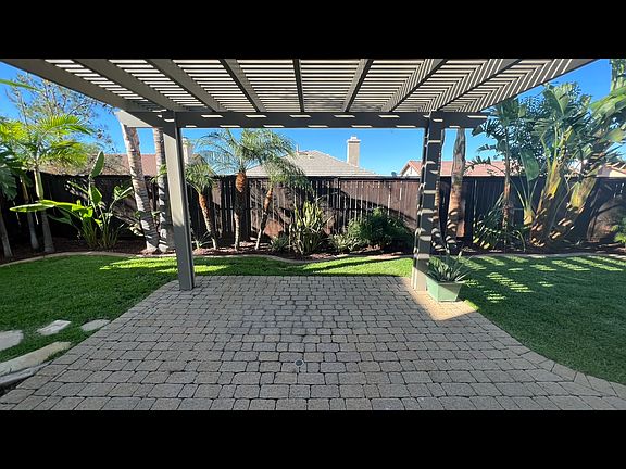 3rd image of 125 Paperbirch Cir