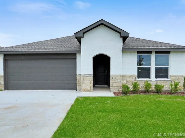 2107 E San Antonio St, Broken Arrow, OK 74012