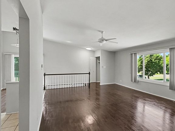 4th image of 495 Harrison Ct