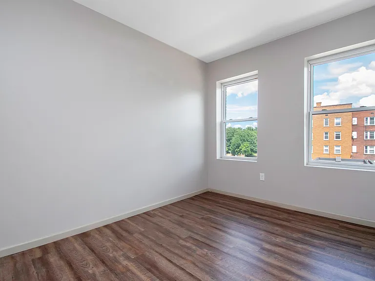 479 Farmington Ave #205 — Photo 6