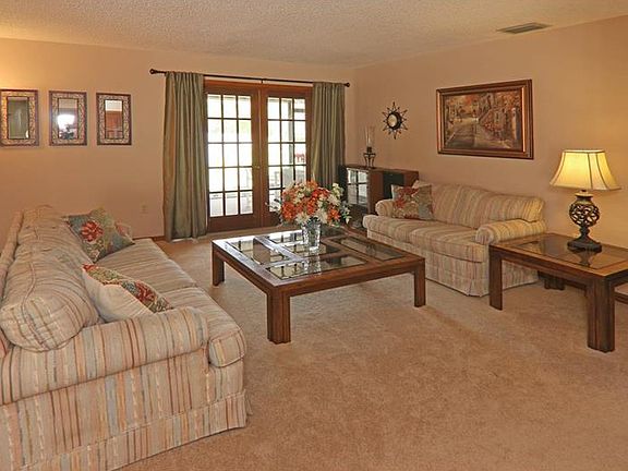 4th image of 2702 Laurel Oak Dr