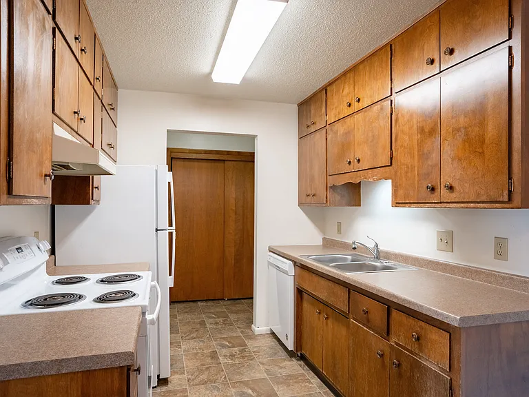 Fargo, ND Betty Ann Apartments | Kitchen