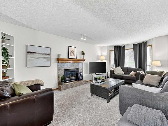 5th image of 112 SE Hidden Ranch Cres NW