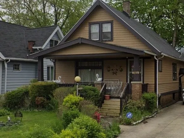 13816 North Dr, Garfield Heights, OH 44105