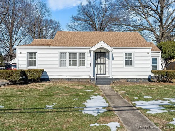 221 Harrison Avenue W, Clarksville, IN 47129