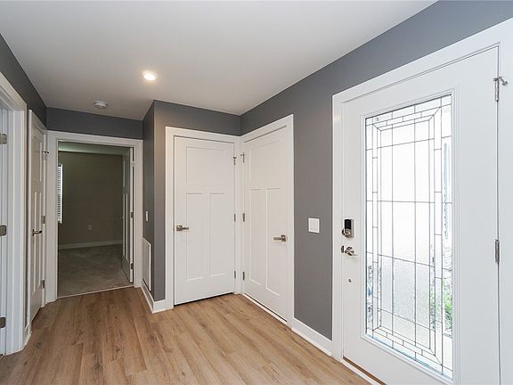 3rd image of 303 Vernonburg Ct