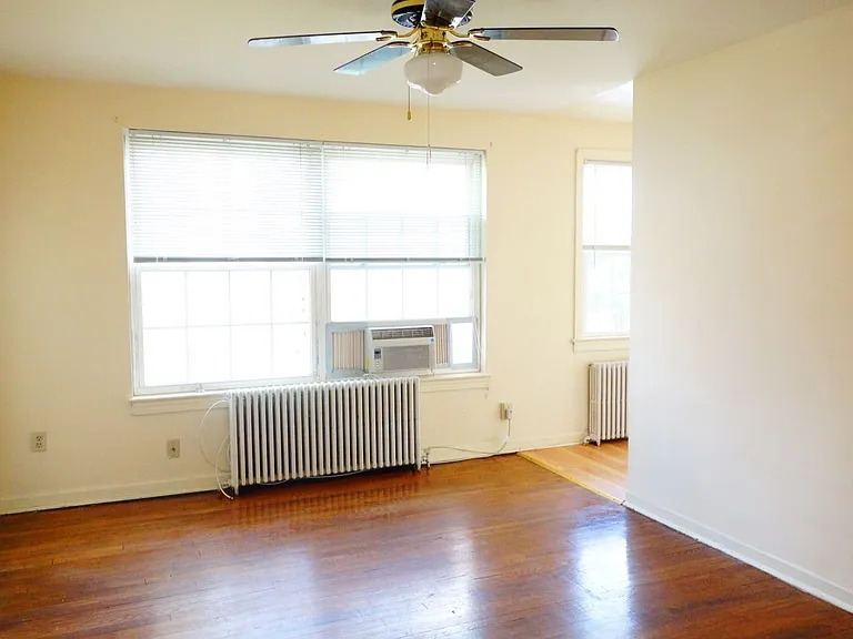 8400 Greenwood Ave — Photo 5