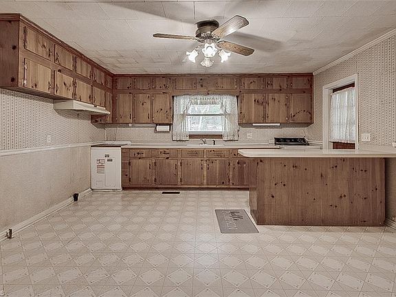 12th image of 1407 Meadowbrook Rd