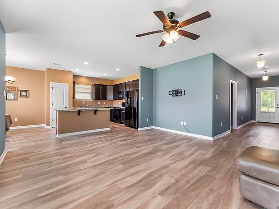 5th image of 13718 Fig Dr