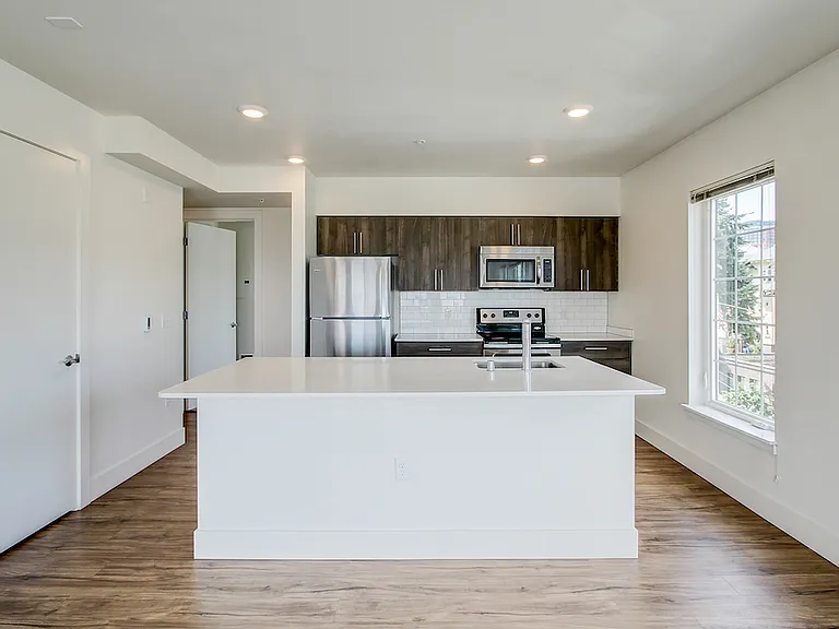 Dunn Motors Apartments — Photo 70