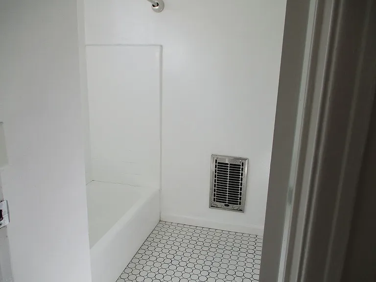 1435 N Fairfax Ave #4 — Photo 14