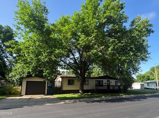 435 Piccadilly Cir, Bismarck, ND 58504
