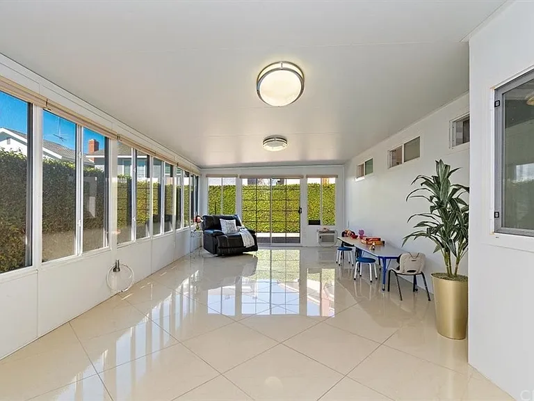 13043 Espinheira Dr — Photo 6