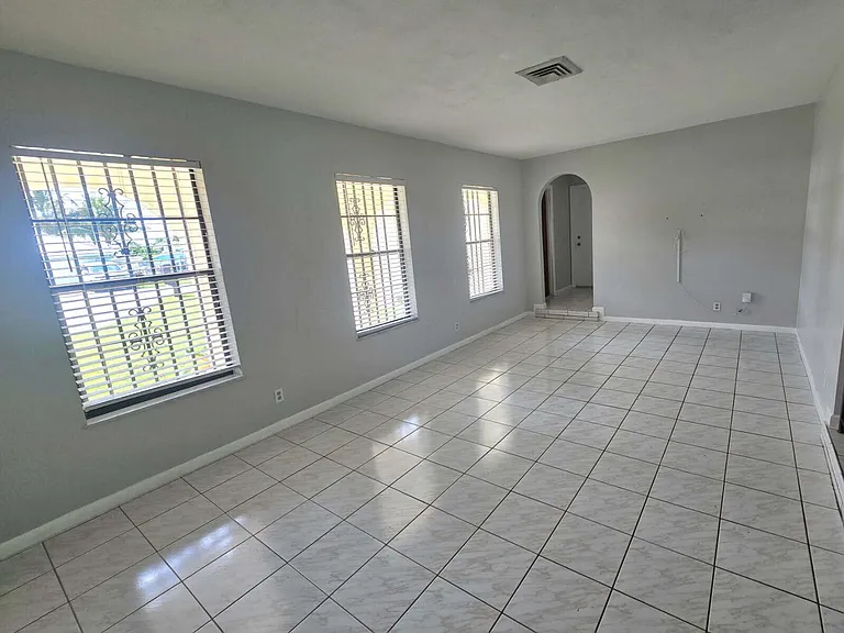 6504 Heather Way — Photo 5