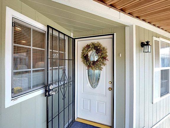 5th image of 401 Chateau La Salle Dr