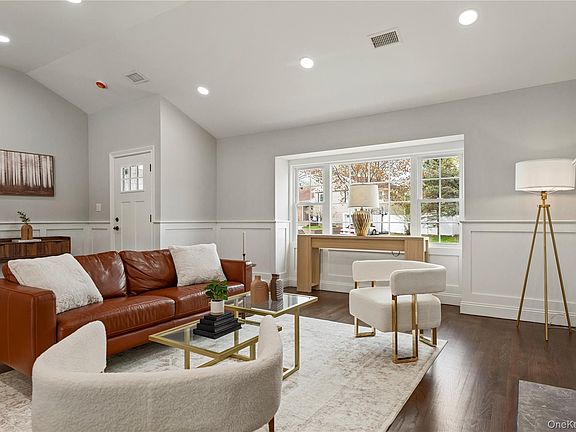 3rd image of 16 Eleanor Road