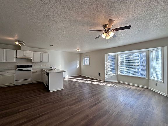 4th image of 713 NE Roberts Ave #0