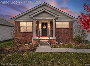 3221 Bessie St, Auburn Hills, MI 48326
