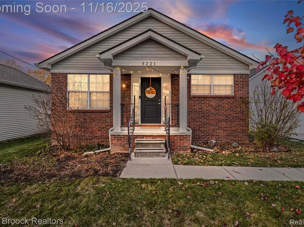 3221 Bessie St, Auburn Hills, MI 48326