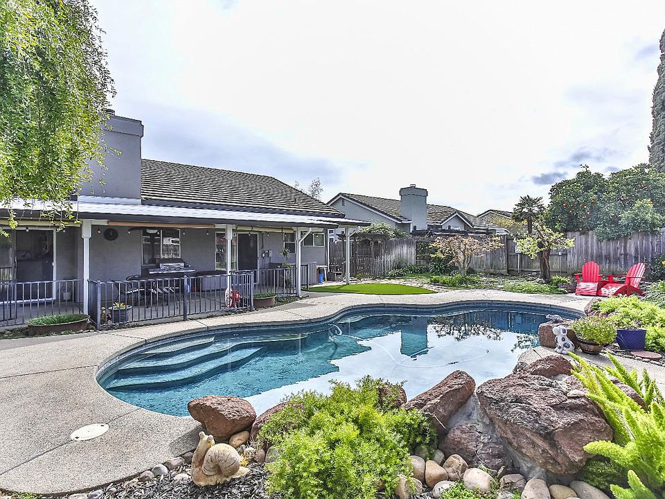 1st image of 672 Canyon Creek Way