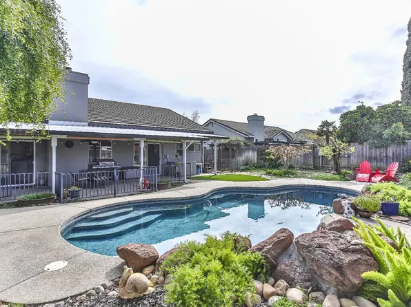 672 Canyon Creek Way, Galt, CA 95632