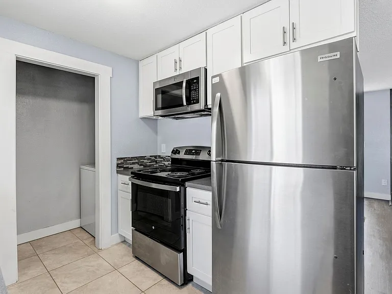 1502 S G St #3 — Photo 1