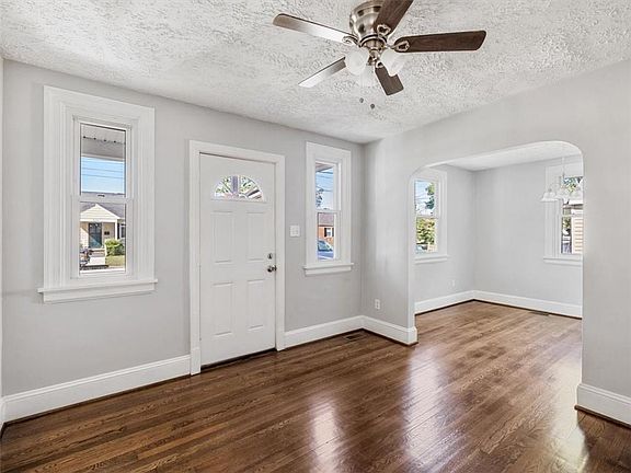 4th image of 5211 Bloomingdale Ave