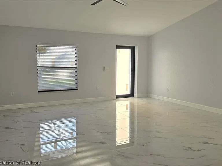 4720 Trout Ave — Photo 7