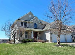 5868 California Dr, Bettendorf, IA 52722
