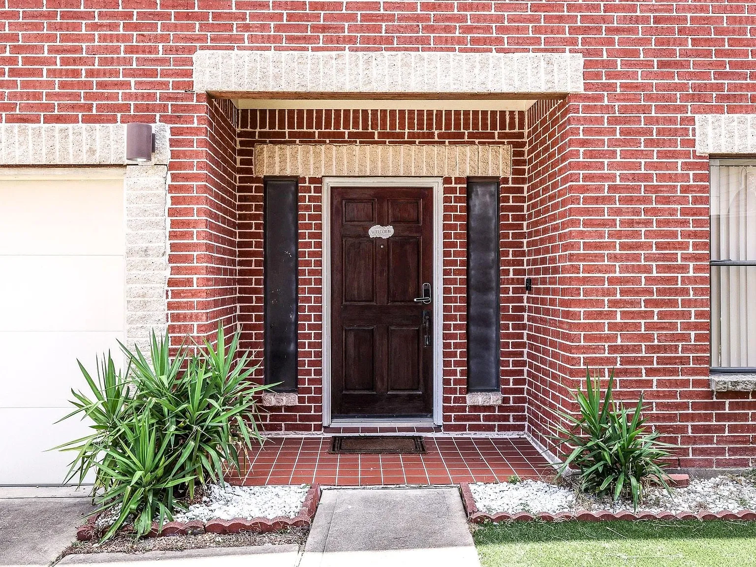 3 bed, 3.5 bath, 2285 sqft, $2,550 — Photo 2